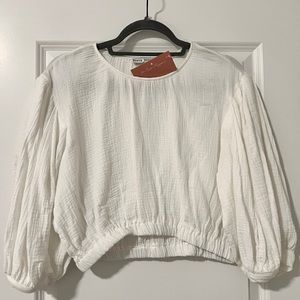 White long sleeve light weight crop top